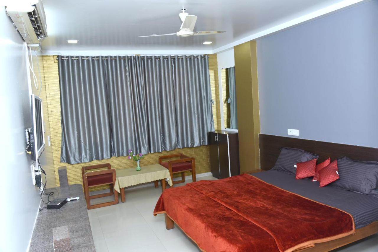 Oyo 67509 Hotel Tukson Narayangaon Extérieur photo