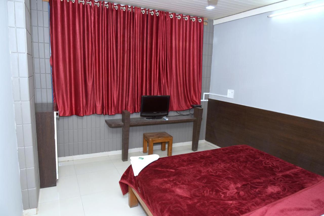 Oyo 67509 Hotel Tukson Narayangaon Extérieur photo