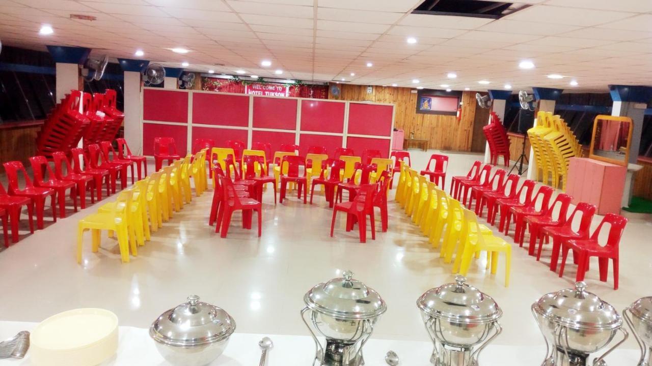 Oyo 67509 Hotel Tukson Narayangaon Extérieur photo