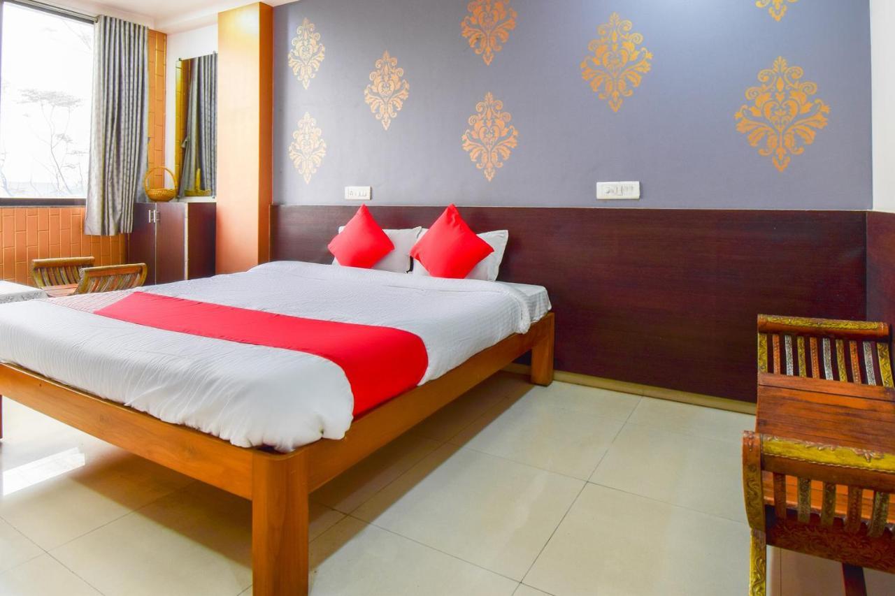 Oyo 67509 Hotel Tukson Narayangaon Extérieur photo