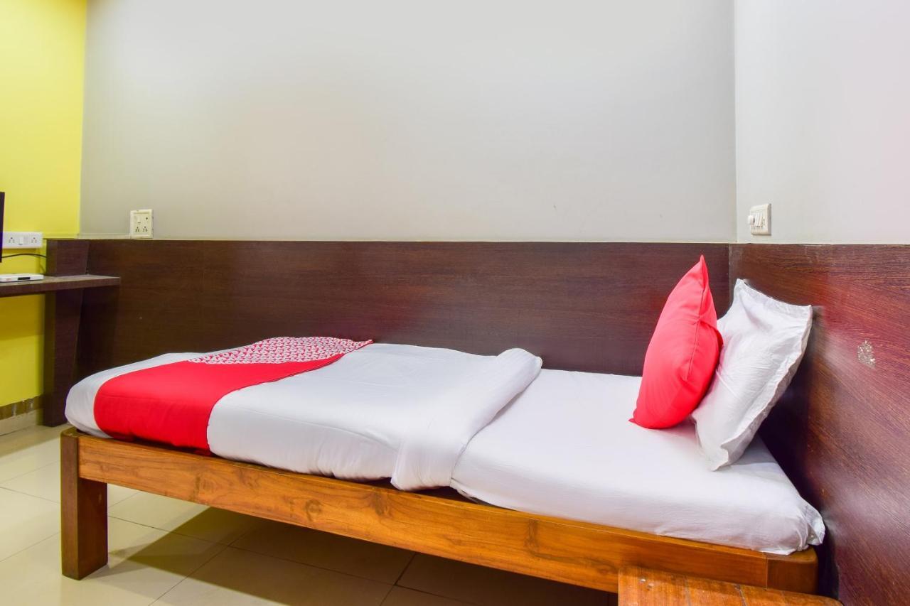 Oyo 67509 Hotel Tukson Narayangaon Extérieur photo