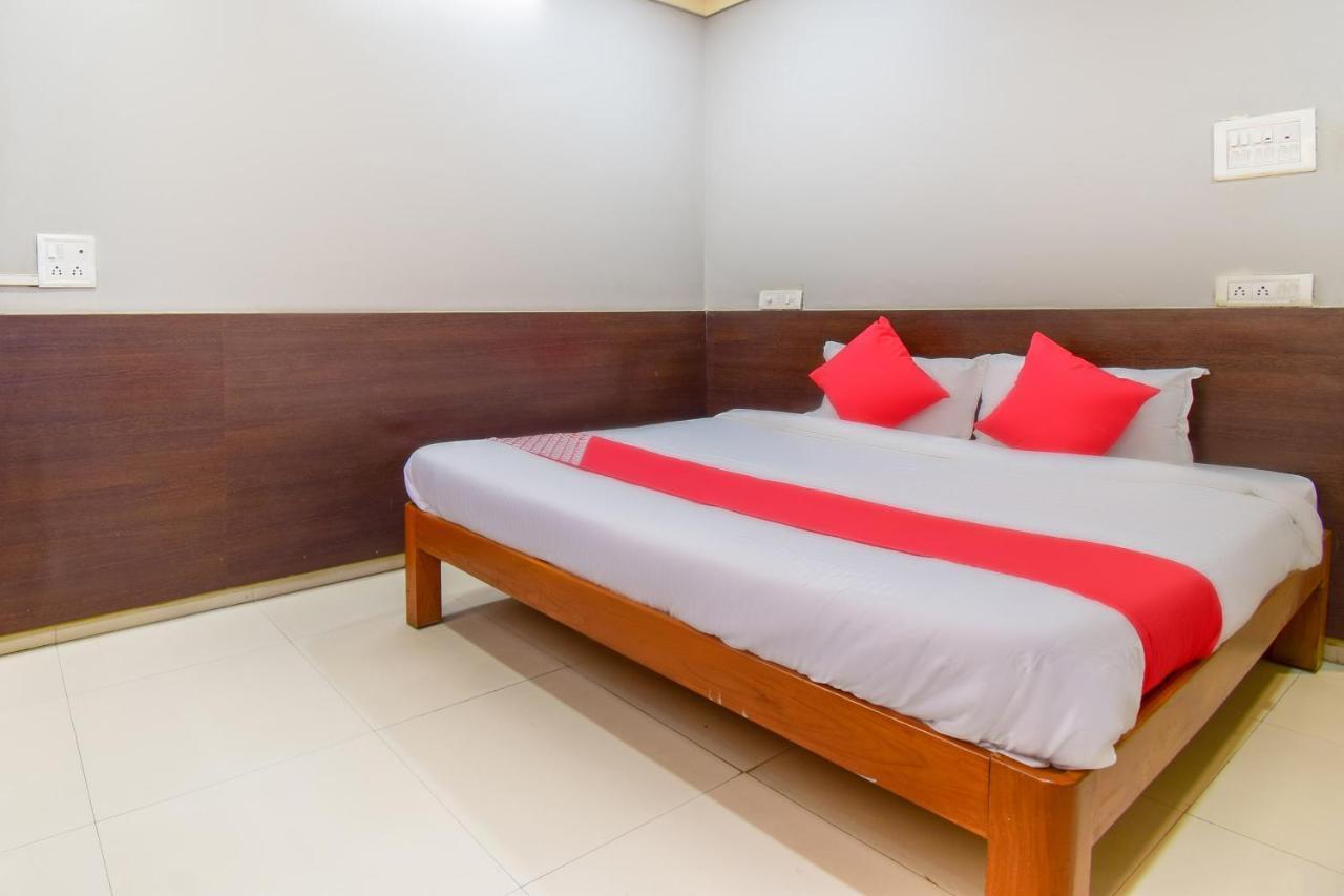 Oyo 67509 Hotel Tukson Narayangaon Extérieur photo